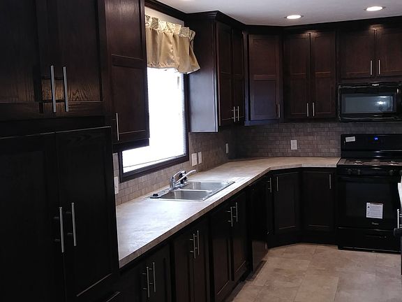 4th image of 1956 Spruce Ln #115