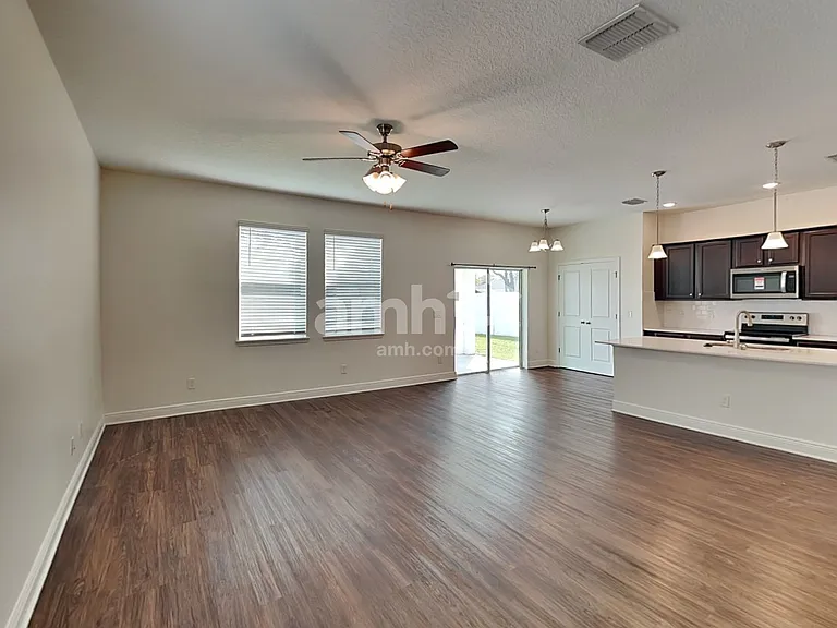 1099 Sky Lakes Dr — Photo 8