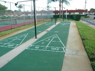 89 Windsor E, West Palm Beach, FL 33417
