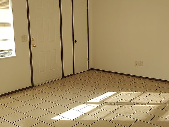5th image of 2620 N Hammond Ave