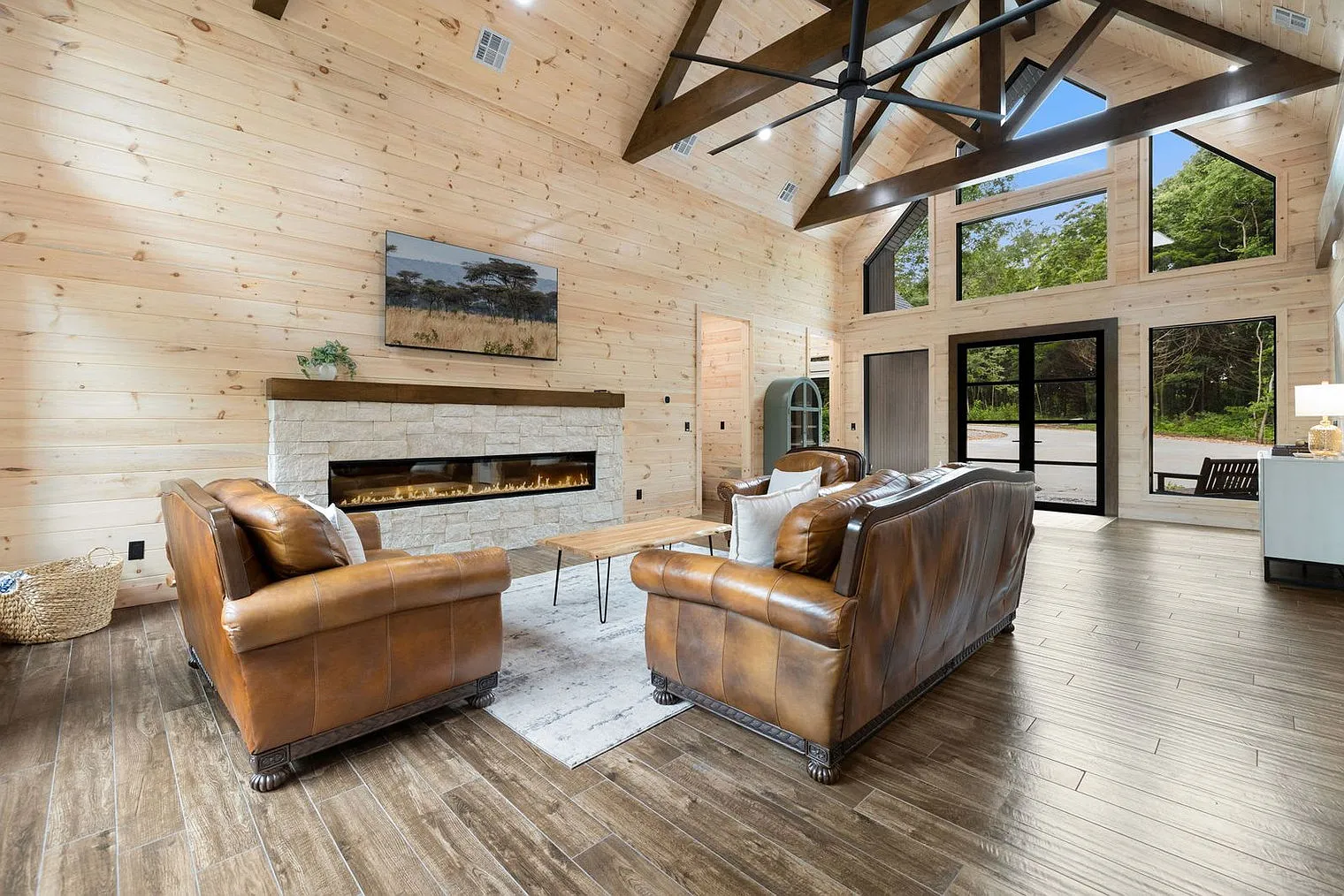 5 bed, 4.0 bath, 3842 sqft, $17,325 — Photo 1