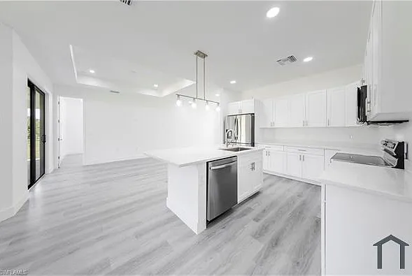 1137 Damen St E — Photo 12