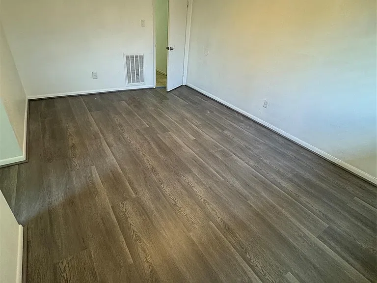 9330 Tooley Dr — Photo 17