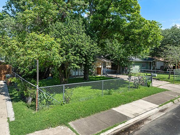2nd image of 1122 Spur St #D