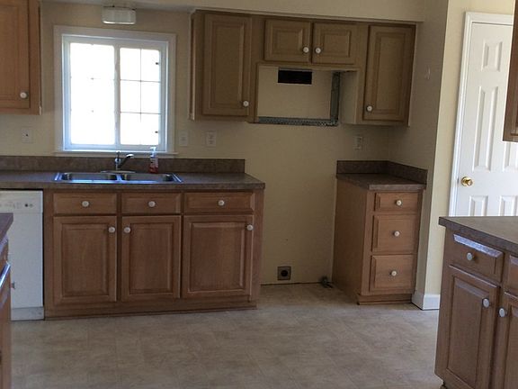 5th image of 253 Station Dr