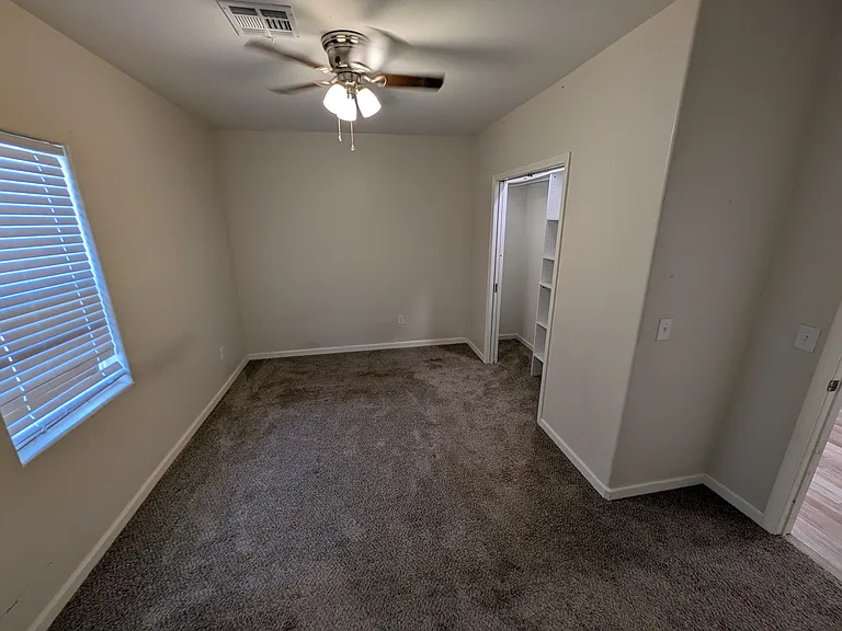 924 E Walnut St — Photo 12