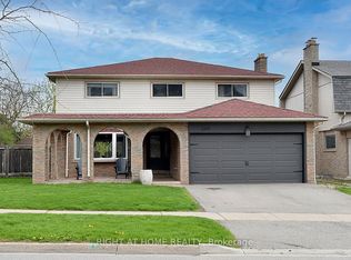 2451 Sinclair Cir, Burlington, ON L7P 3K9