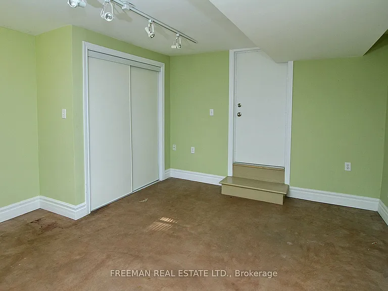 27 Rossmore Rd W #LOWER — Photo 8