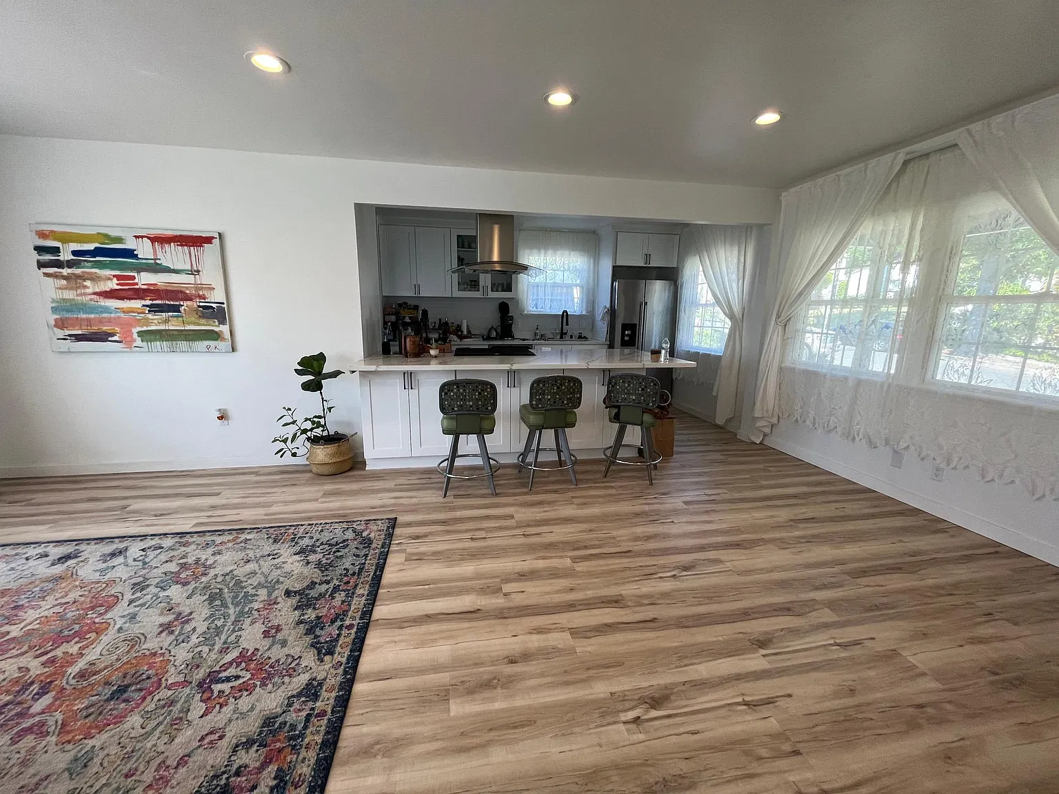 3 bed, 1120 sqft, $5,160 — Photo 1