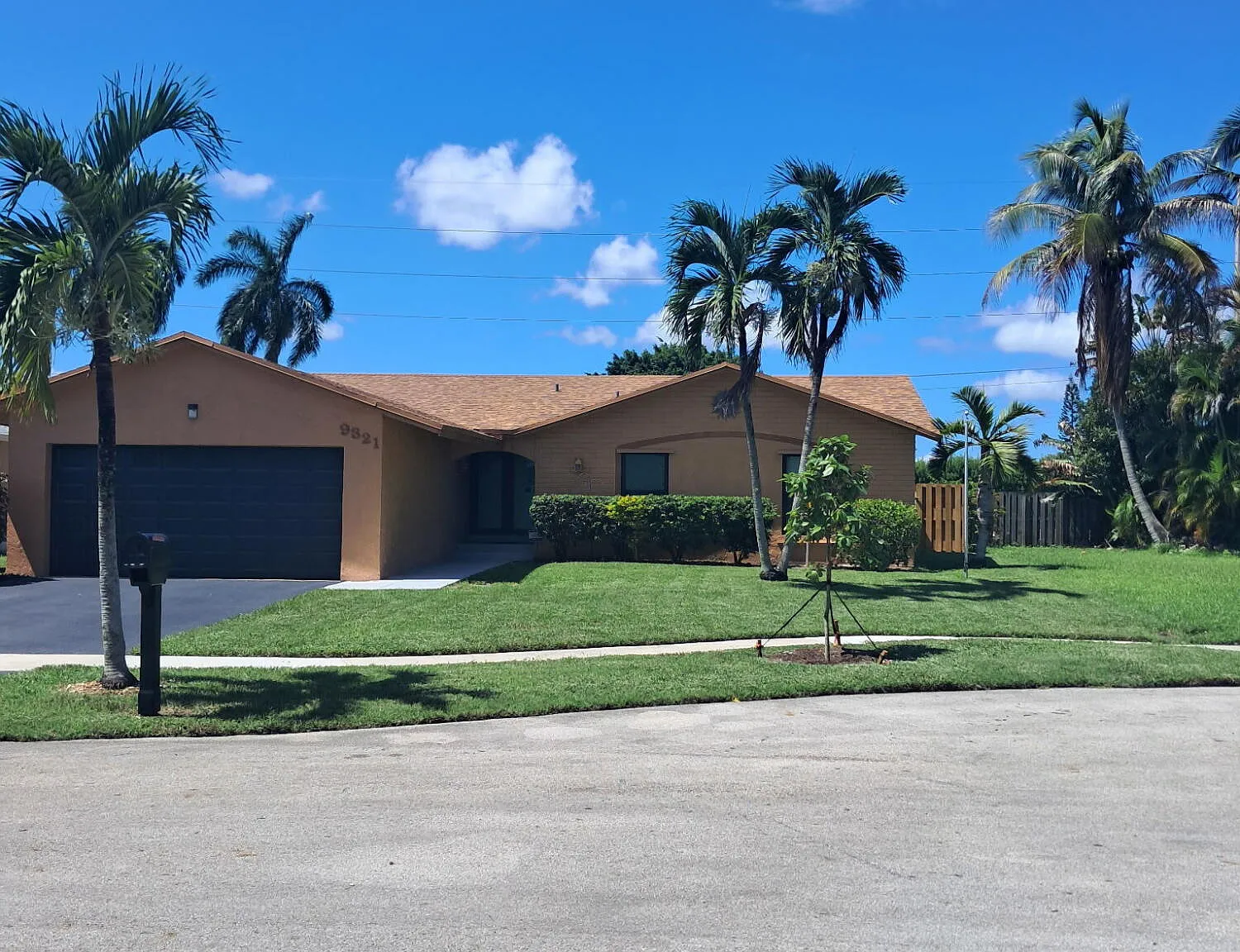 3 bed, 2.0 bath, 1630 sqft, $3,800 — Photo 2