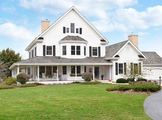 6848 W Ridgeview Ct, Mequon, WI 53092