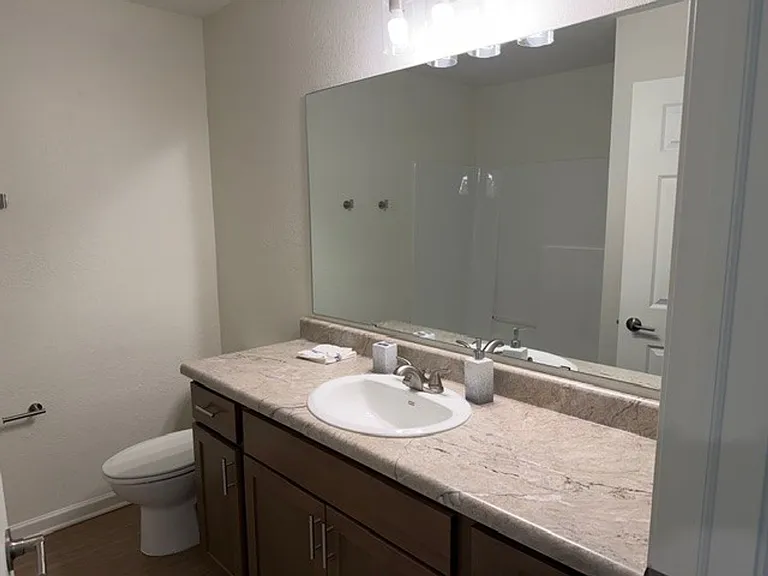 Cottonwood Creek Apartments — Photo 23