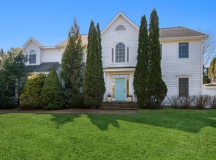 128 Coopers Farm Rd, Southampton, NY 11968