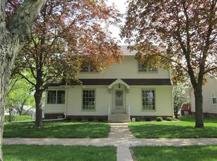 1701 C Ave NW, Cedar Rapids, IA 52405