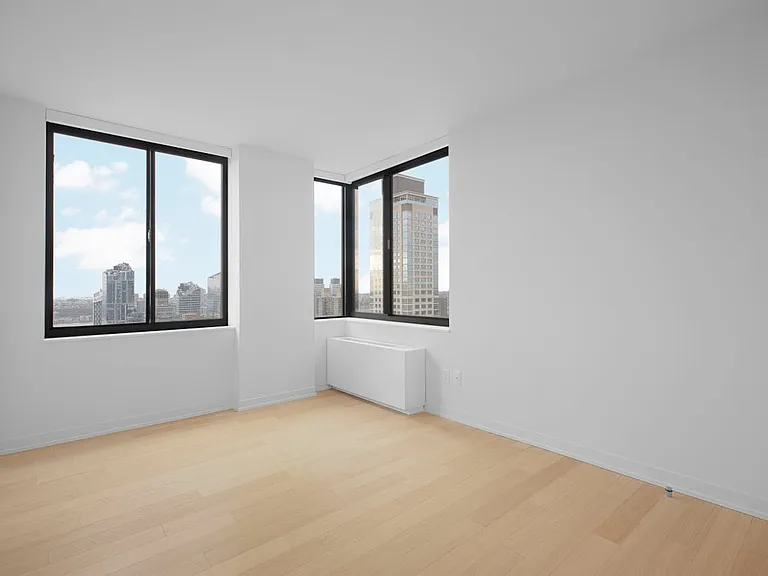 Columbus Pl #N38F — Photo 11