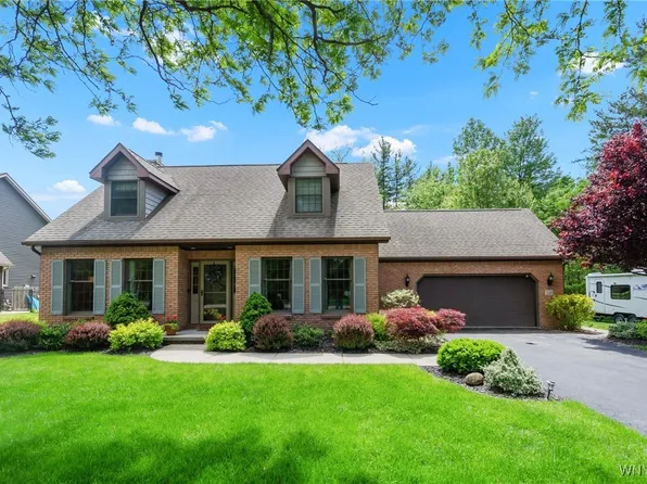 5128 Bay View Rd, Hamburg, NY 14075