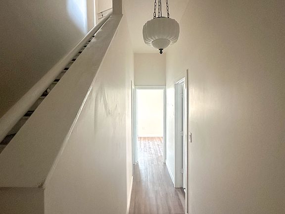 4th image of 1533 Brighton Pl Floor 1