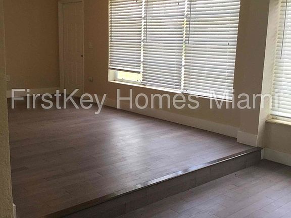 3rd image of 730 Carolina Ave