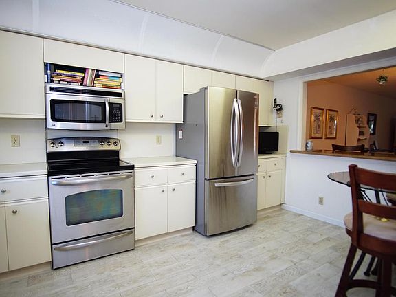 5th image of 300 N A1a APT I305