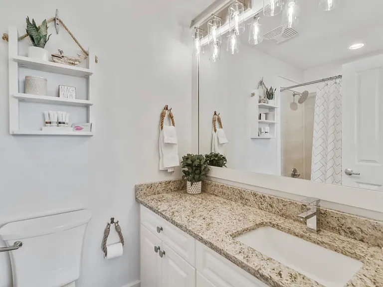 815 Plantation Rd #303 — Photo 16