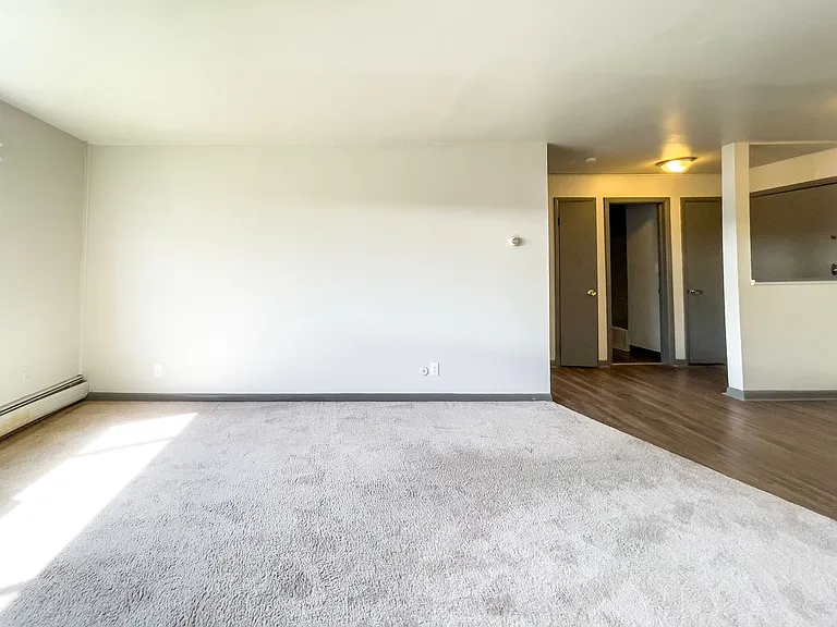 District on Riverside — Photo 16