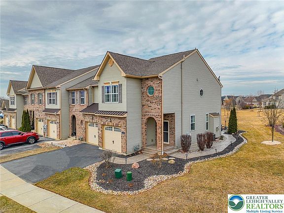 2nd image of 4450 Elmwood Dr