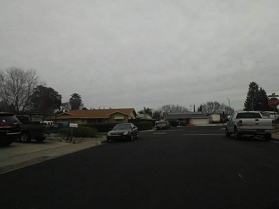 4th image of 282 Riverdale Ave