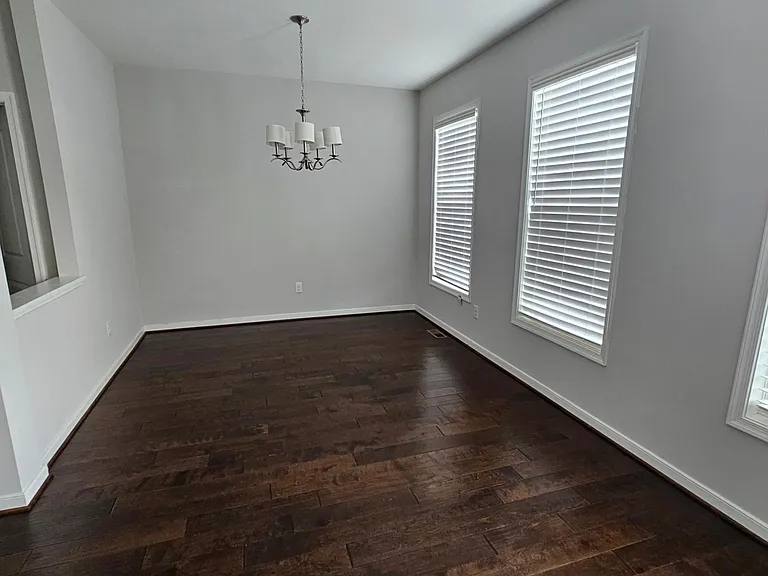 Dining Room (18'x12')