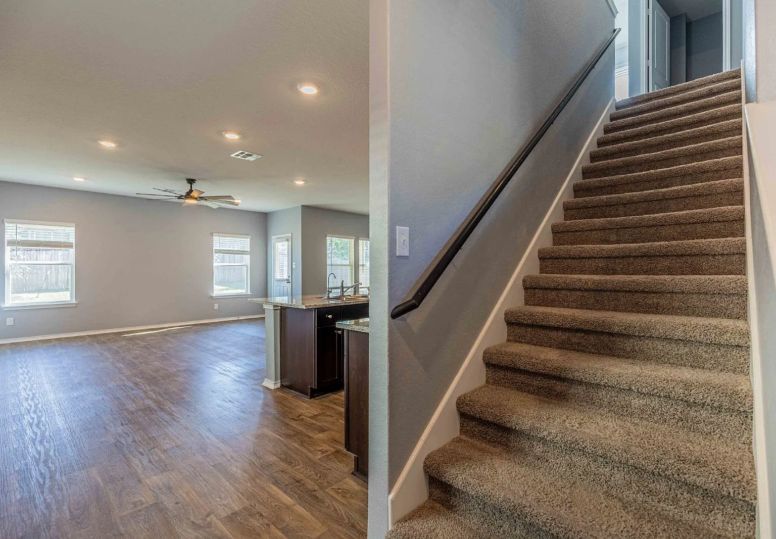 4 bed, 2.5 bath, 2200 sqft, $2,099 — Photo 4