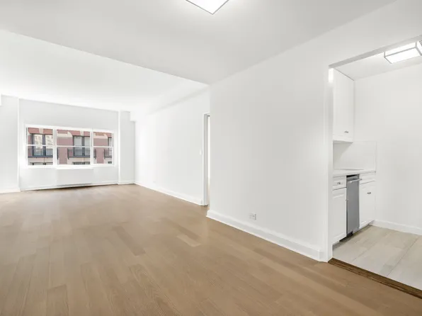 136 East 55th Street image 1 of 11