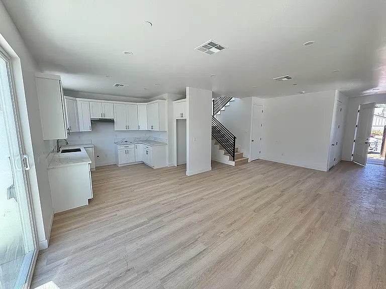 7753 Ostrom Ave — Photo 4