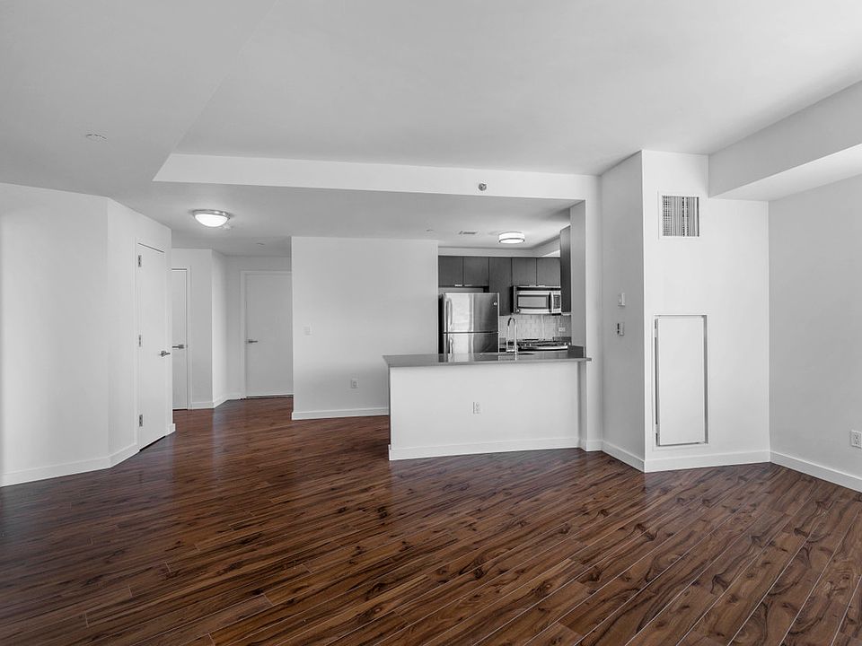 1st image of 7 Dekalb Ave #9E