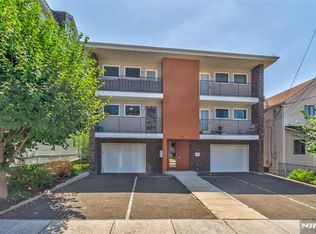 148 Oakwood Ave ROOM A, Cliffside Park, NJ 07010
