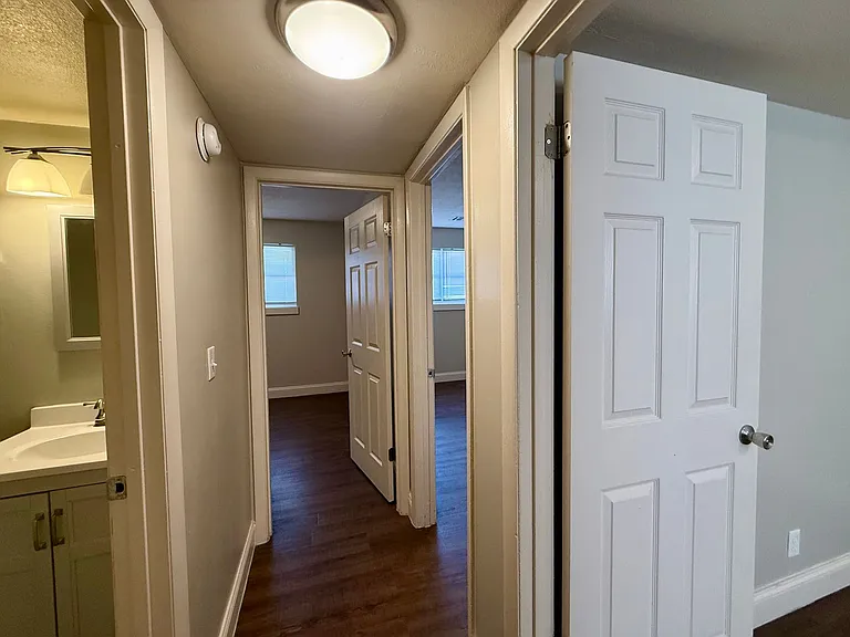 2422 W Savannah St — Photo 36