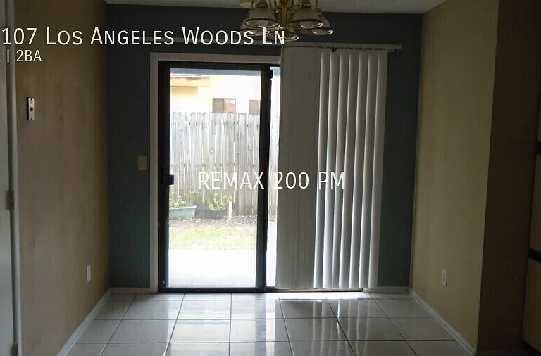 13107 Los Angeles Woods Ln — Photo 4