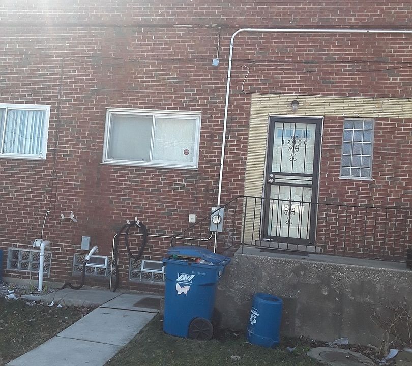 1st image of 1200 S 16th Ave APT C