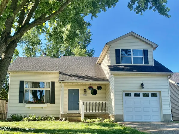 12126 Bay Run Dr, Worthington Hills, KY 40245