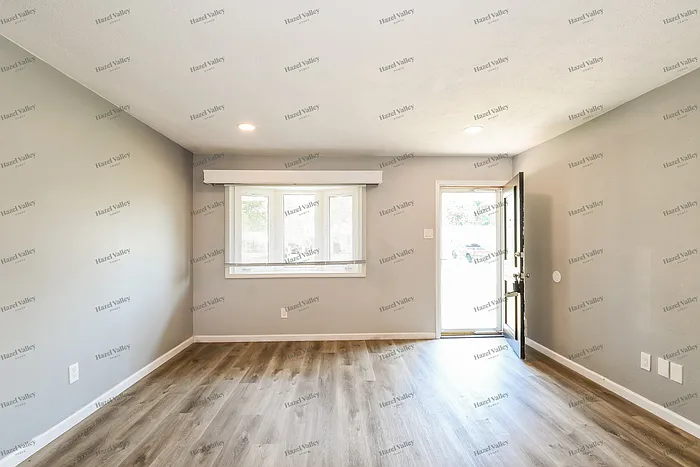 3 bed, 1.0 bath, 936 sqft, $1,595 — Photo 4