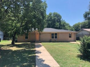 1109 Chester St, Cleburne, TX 76033