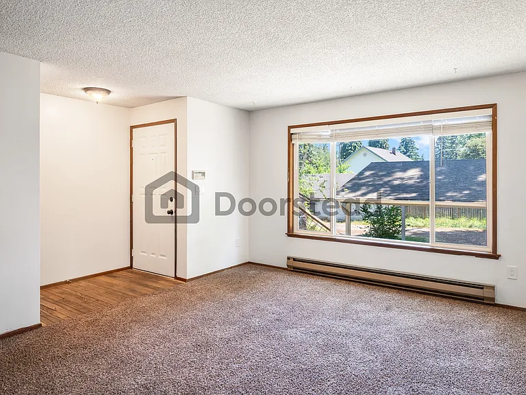 15824 9th Ave SW — Photo 3