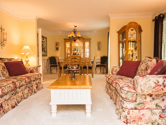 Large Living Rm/Dining