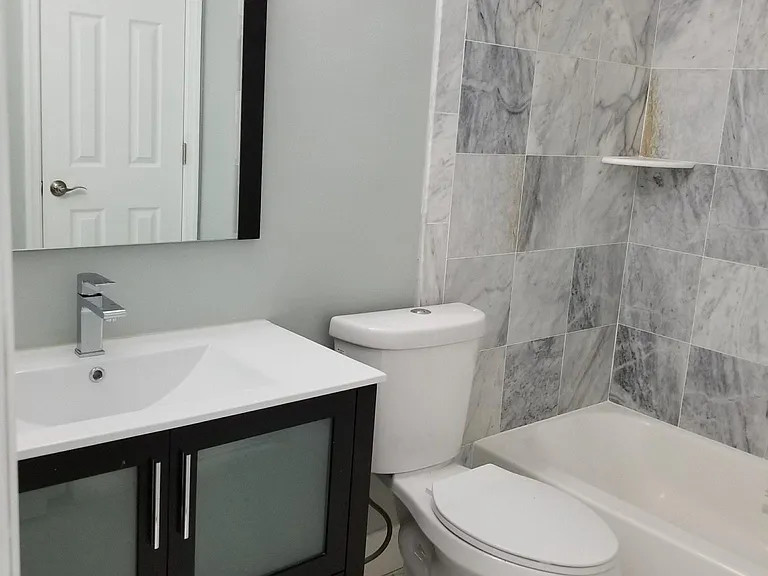 1717 Fitzwater St #A — Photo 11