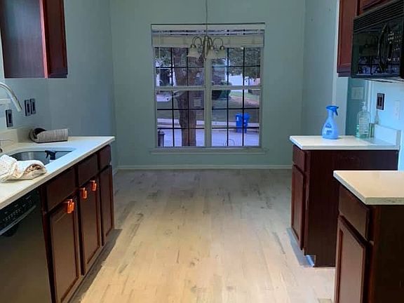 4th image of 7 Grier Ln