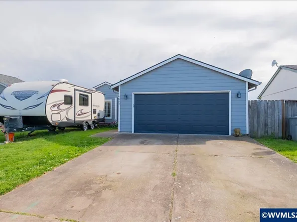 1066 Kees St, Lebanon, OR 97355