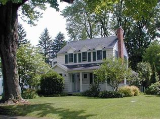 202 Clovercrest Dr, Rochester, NY 14618