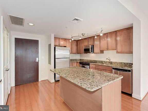 3rd image of 1020 N Highland St Unit 1009