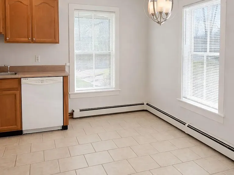 43 Barton St — Photo 3