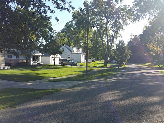 5th image of 430 Lakeside Dr