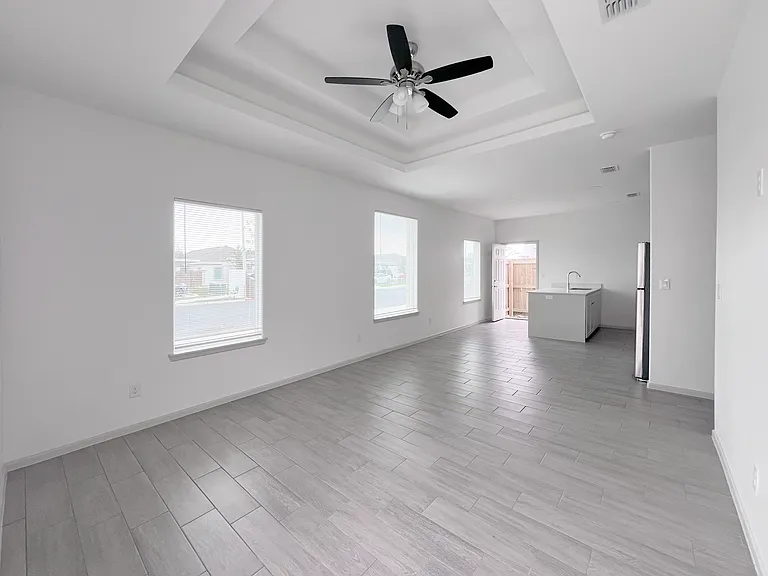 1304 Shavano Dr — Photo 7