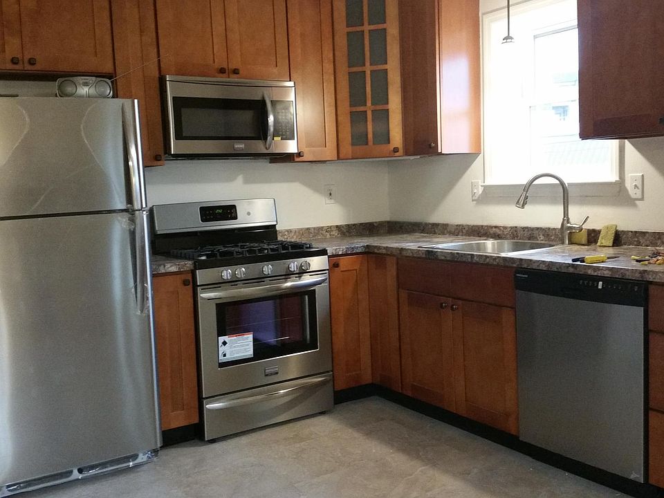 2nd image of 139 Roesch Ave APT B